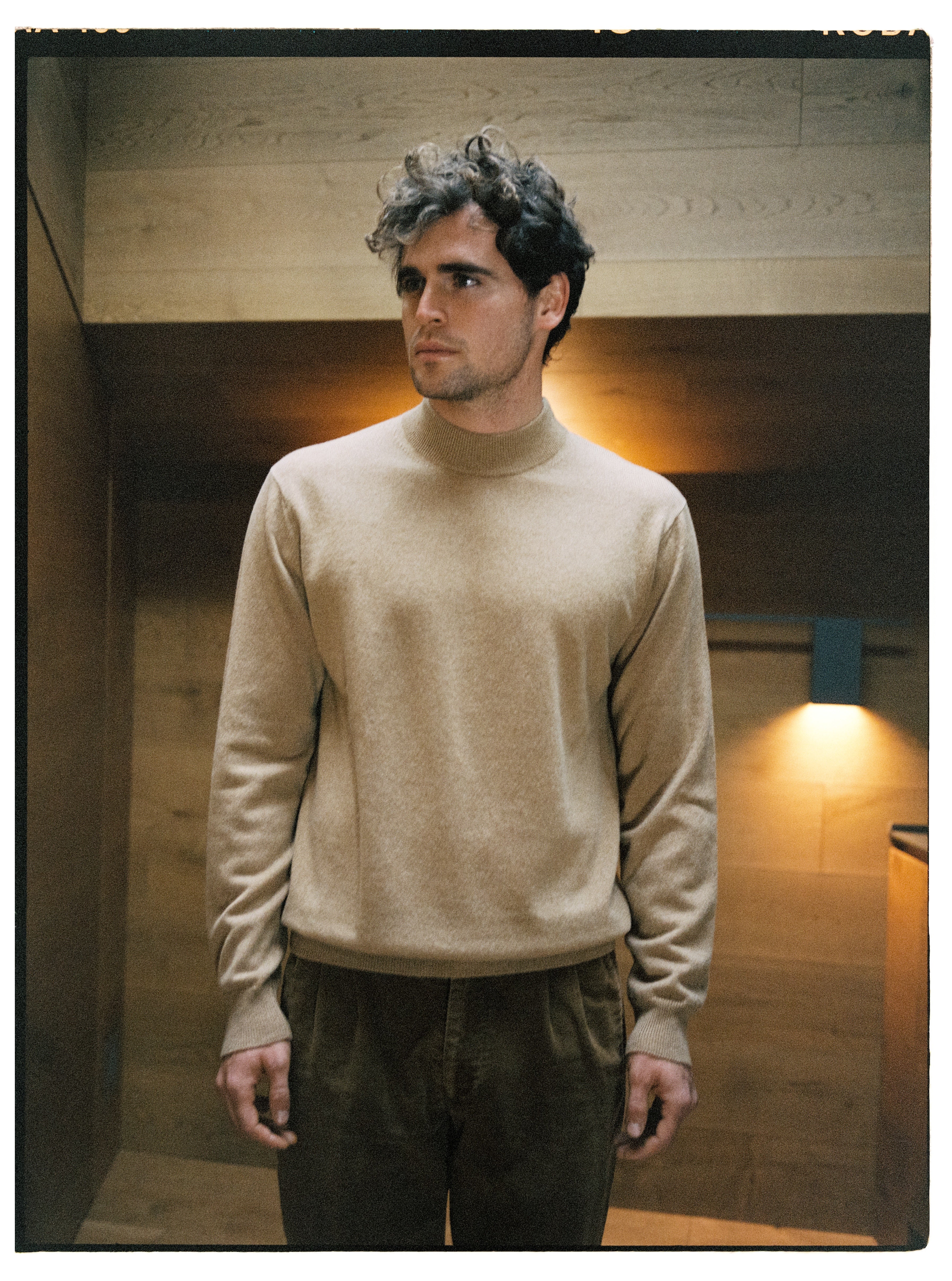 Maglione a collo alto Lupino Cammello