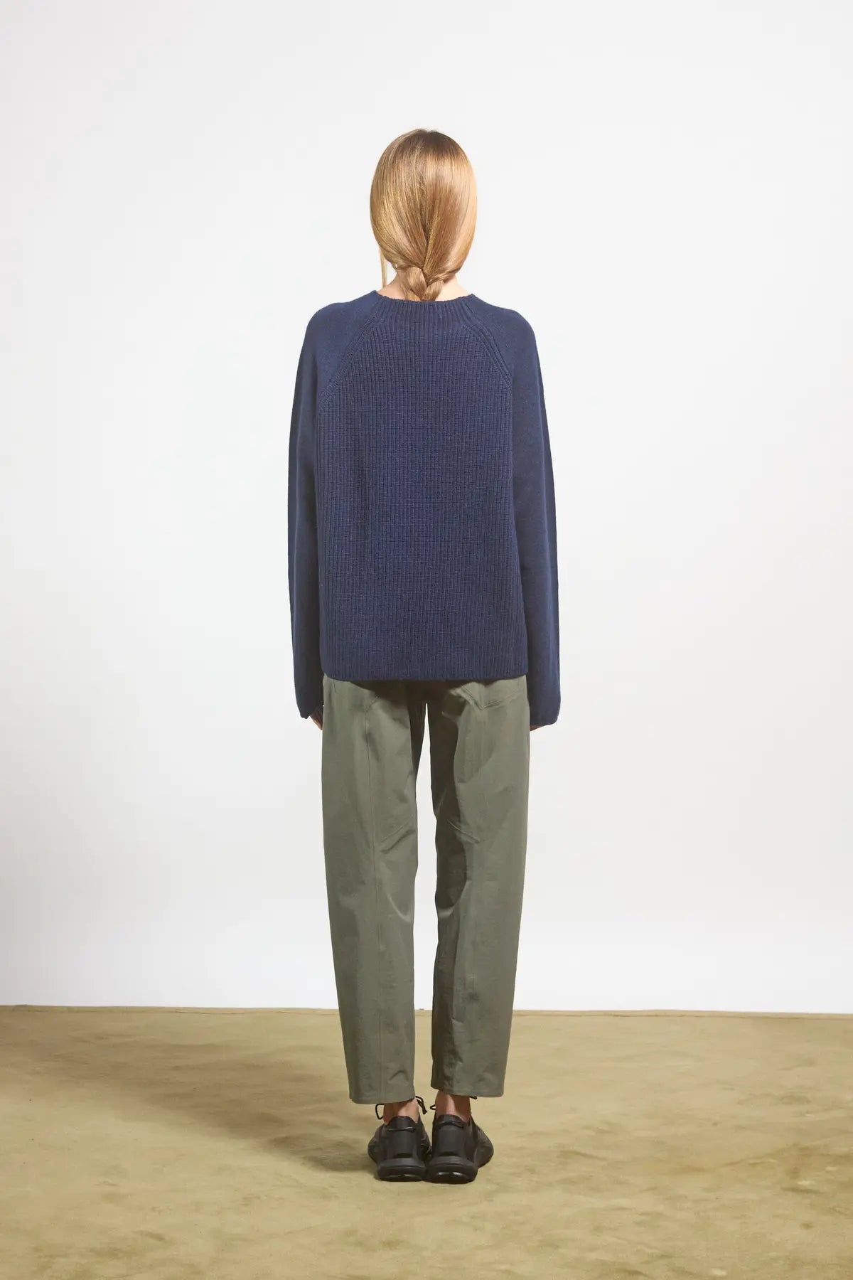 Plain knit sweater w/ English rib Campanula Blue Navy